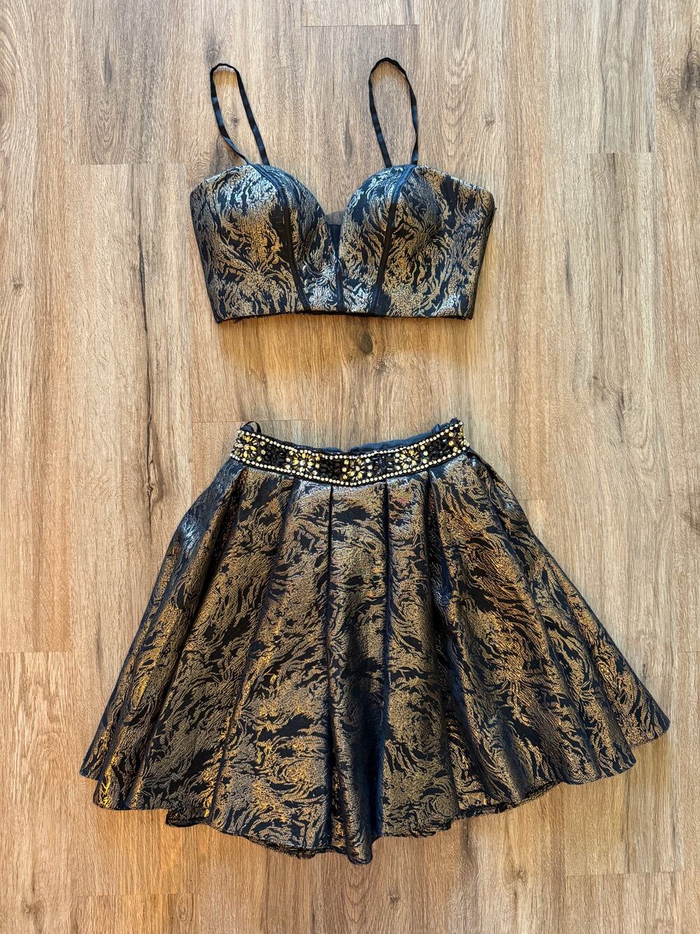 Dave & Johnny 2 Piece Dress Black & Gold Top Size 0 Skirt Size 00